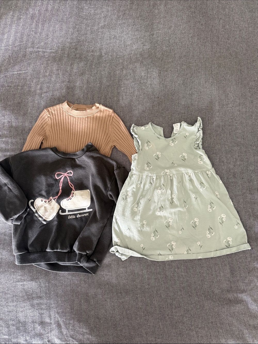 H&M 2T Bundle Sage Green Floral Flutter Sleeve Dress, Sweater, Sweatshirt